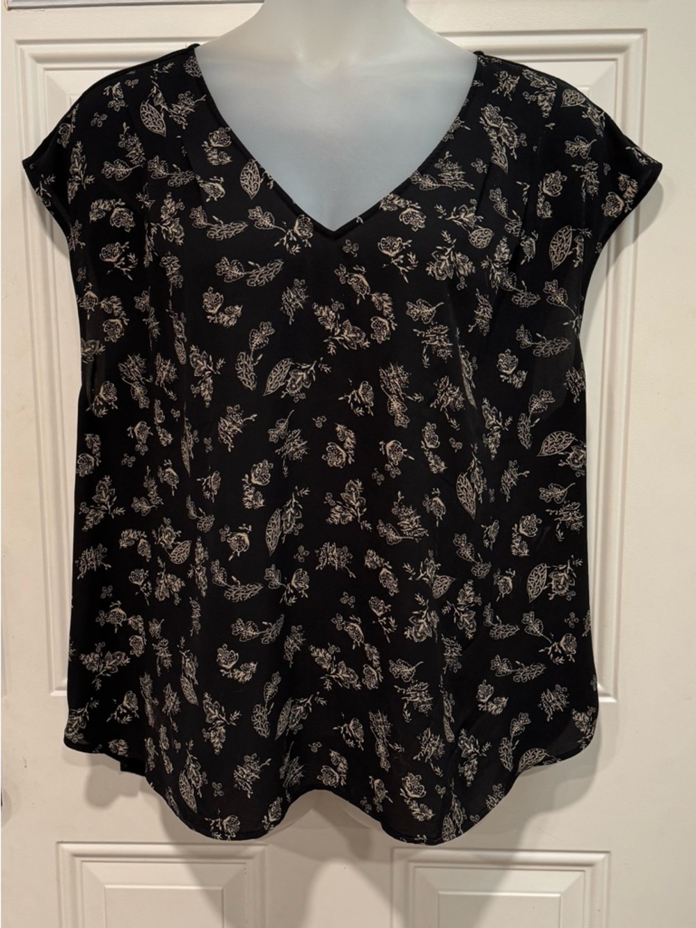 Penningtons Black V-Neck Floral Cap-Sleeve Blouse